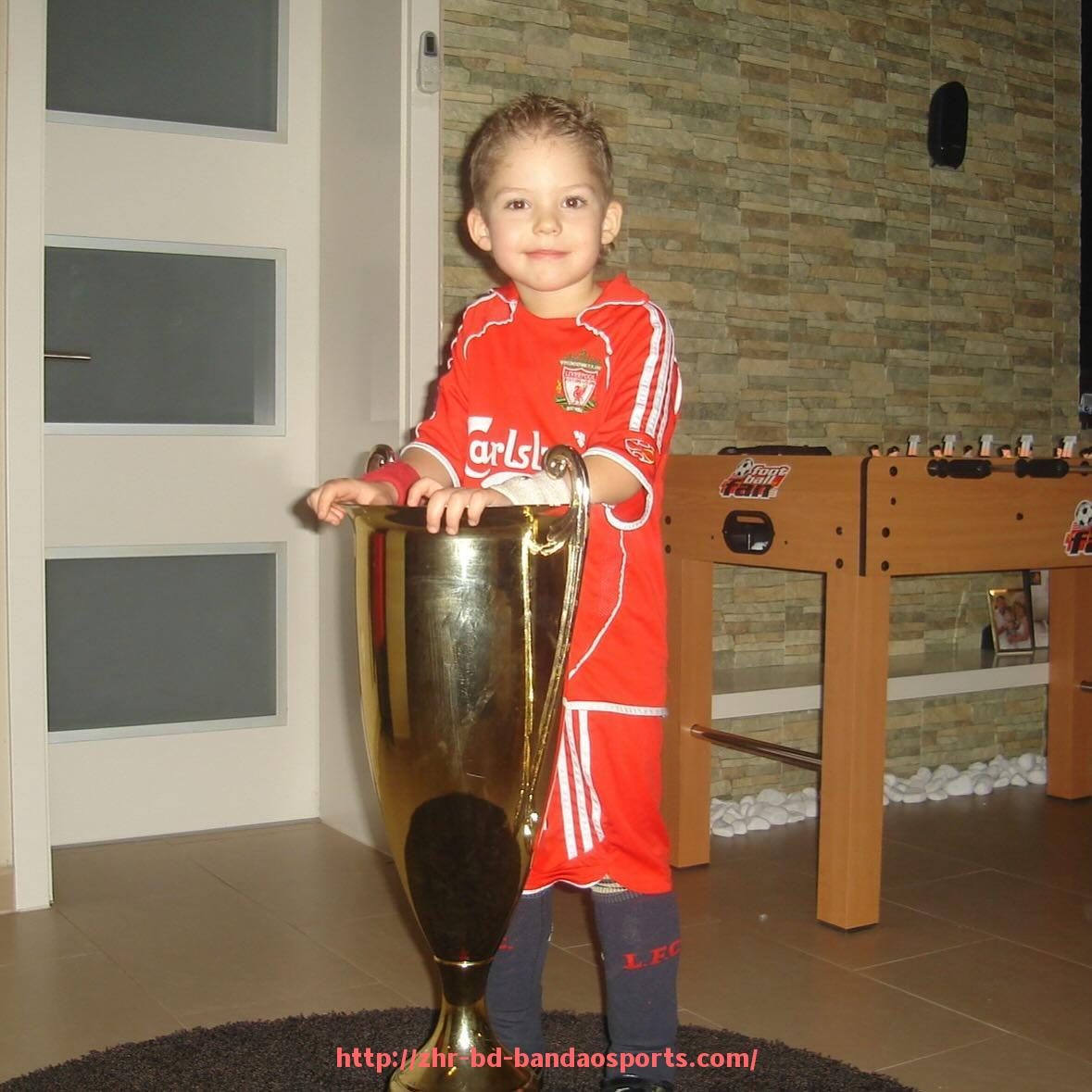 半岛体育-英超球员的薪水按周计算？深入解析联赛薪资制度